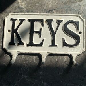 Keys wall decor with hooks sign